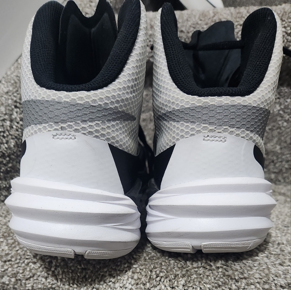 Women's Nike Prime Hype DF II Basketball Sneakers Black and white - Picture 3 of 4